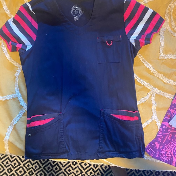 Scrub tops - Picture 6 of 10